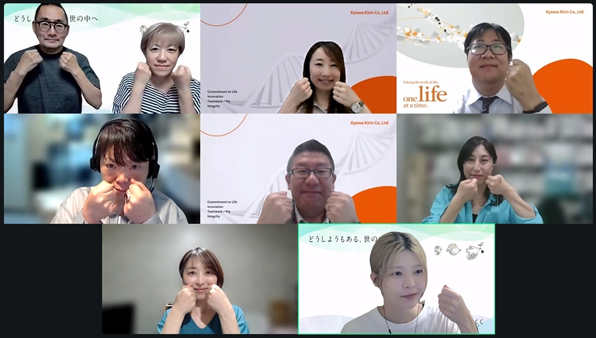 第8回ミーティングにご参加いただいた皆さんと記念撮影